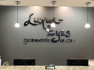 Photo of the Luxur-Eyes Optometric Center front desk