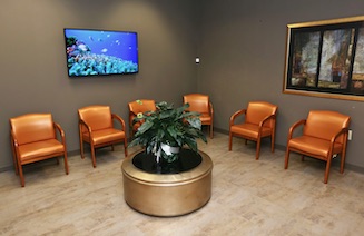 Photo of the Luxur-Eyes Optometric Center waiting area